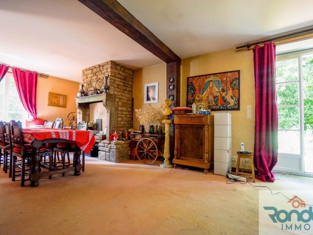 Maison 5 pièces/3 chambres d'une surface de 190 m2 et sur une parcelle de 817 m2