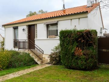 Rue des Arcs, Précharaux, Vienne Poitou-Charentes
