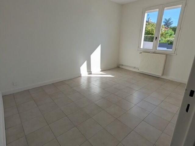 Maison 5 pièces, 107 m² à louer à Vouillé 86190