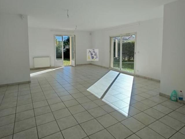 Maison 5 pièces, 108 m² à louer à Saint Yrieix sur Charente 16710