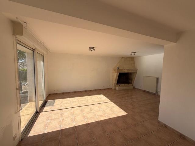 Maison 5 pièces, 100 m² à louer à Baron 33750