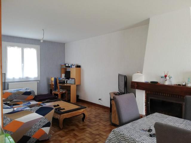 Maison 5 pièces, 101 m² à louer à Fontaine le Comte 86240