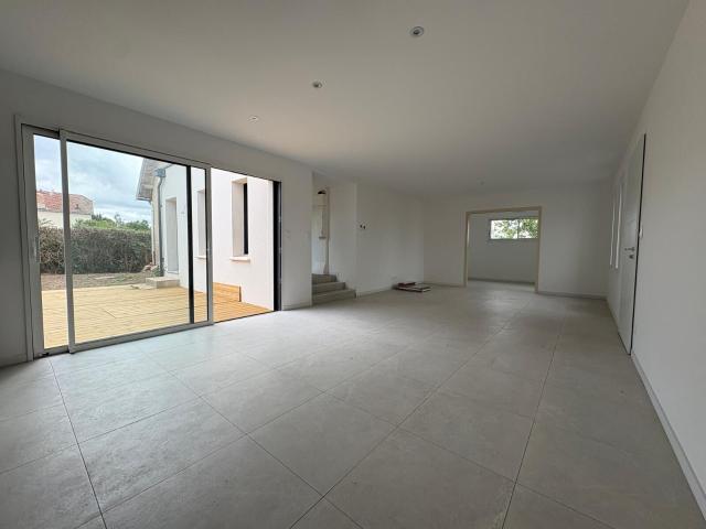 Maison 5 pièces, 101 m² à louer à Poitiers 86000