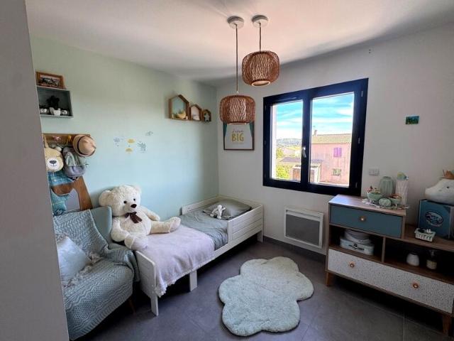 Maison 5 pièces, 117 m² à louer à La Fare les Oliviers 13580