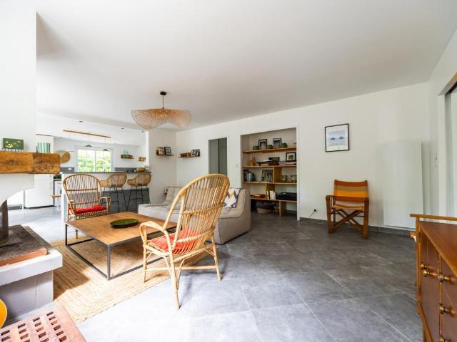 Maison 5 pièces, 117 m² à louer à Lacanau 33680