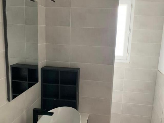 Maison 5 pièces, 118 m² à louer à Nîmes 30900
