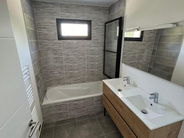 Maison 5 pièces, 118 m² à louer à Sussargues 34160