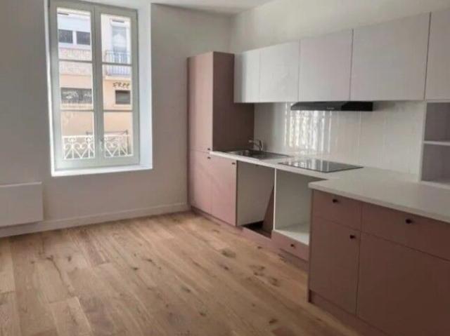 Maison 5 pièces, 125 m² à louer à Bordeaux 33000