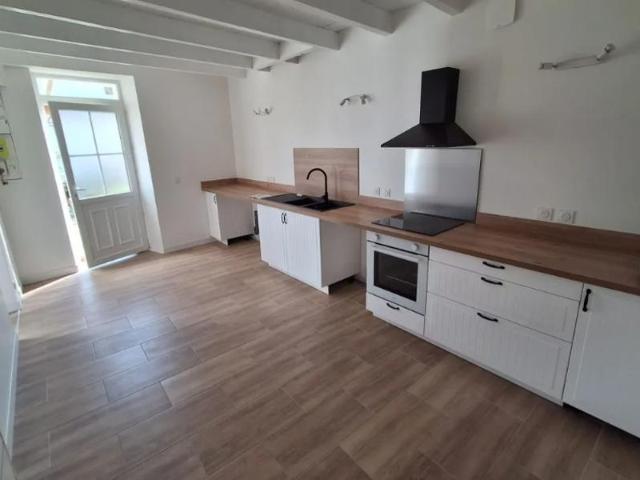 Maison 5 pièces, 125 m² à louer à Val de Livenne 33860