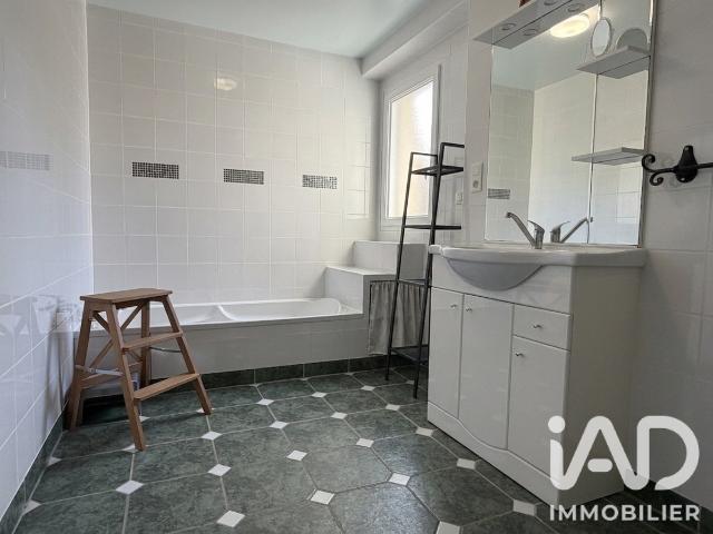 Maison 5 pièces, 128 m² à louer à Mervent 85200