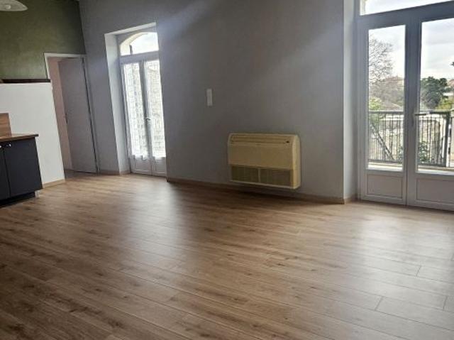 Maison 5 pièces, 129 m² à louer à Montpeyroux 34150