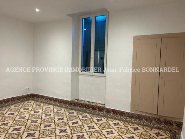 Maison 5 pièces, 134 m² à louer à Suze la Rousse 26790