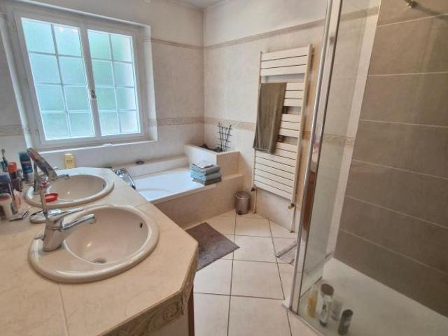 Maison 5 pièces, 134 m² à louer à Taluyers 69440