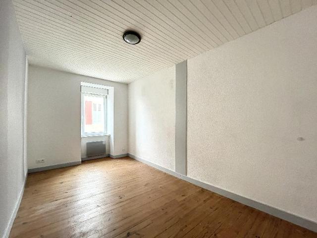 Maison 5 pièces, 135 m² à louer à Anglade 33390