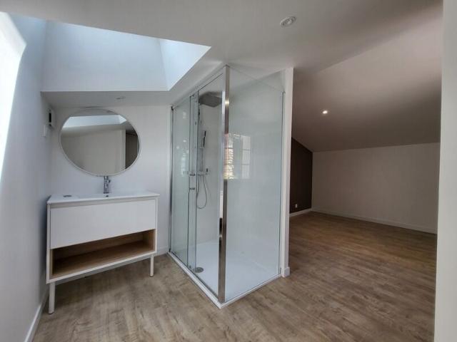 Maison 5 pièces, 135 m² à louer à Espirat 63160