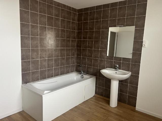 Maison 5 pièces, 136 m² à louer à Saulx 70240