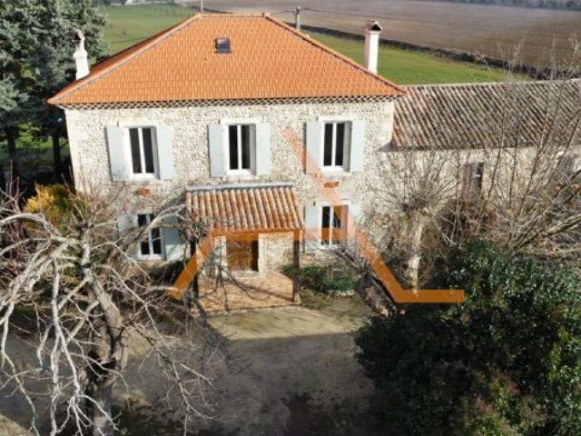 Maison 5 pièces, 136m²en location à Bonlieu Sur Roubion1 565 € par mois