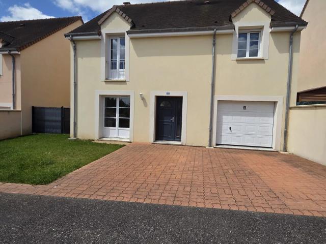 Maison 5 pièces, 137 m² à louer à Fontaine la Guyon 28190