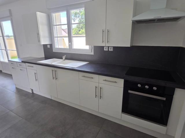Maison 5 pièces, 137 m² à louer à Fontaine la Guyon 28190