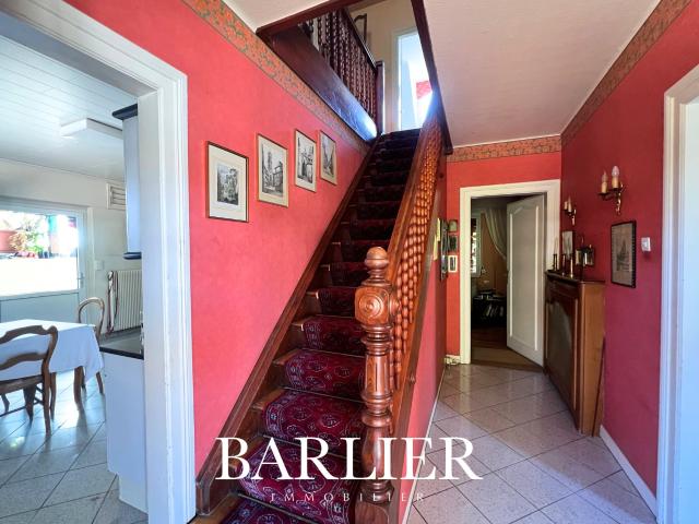 Maison 5 pièces 130 m2 sur un terrain de 10 ares avec fort potentiel