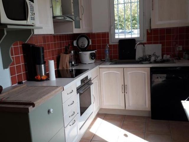 Maison 5 pièces, 130 m² à louer à Maubec 84660