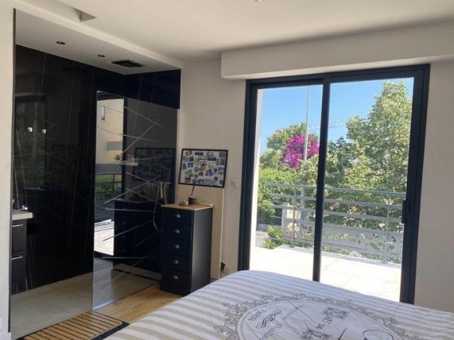 Maison 5 pièces, 130 m² à louer à Antibes 06160