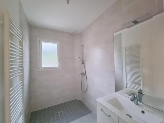 Maison 5 pièces, 131 m² à louer à Larçay 37270
