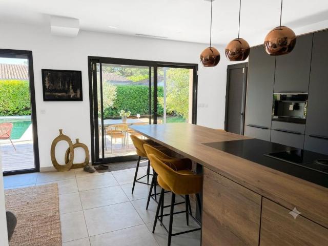 Maison 5 pièces, 132 m² à louer à Arpaillargues et Aureilhac 30700
