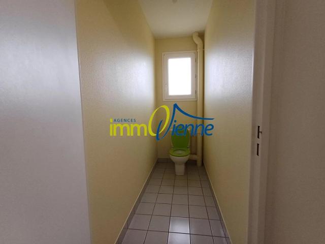 Maison 5 pièces, 133 m² à louer à Mazerolles 86320