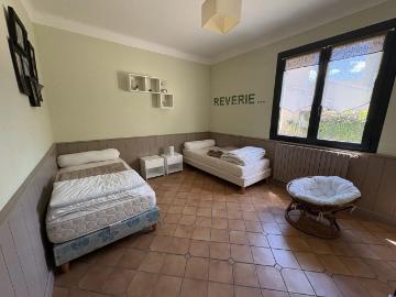 Maison 5 pièces, 144 m² à louer à Jouques 13490
