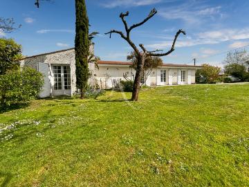 Maison à vendre à 85710, Vendée - Cheminée