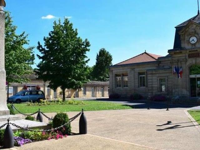 Maison 5 pièces, 145 m² à louer à Ambarès et Lagrave 33440