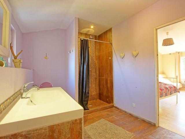 Maison 5 pièces, 145 m² à louer à Cabannes 13440