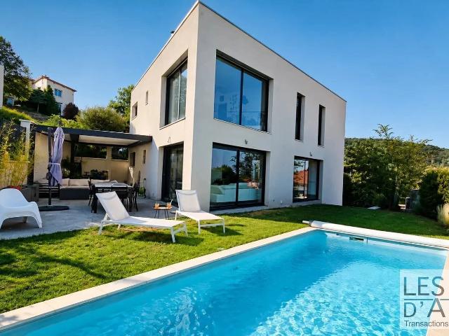 Maison 5 pièces 140 m²