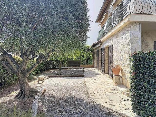 Maison 5 pièces 140 m²