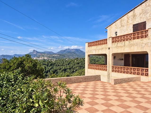 Maison 5 pièces 140 m²