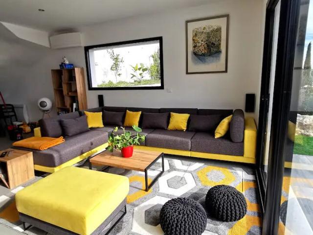 Maison 5 pièces, 140 m² à louer à Vence 06140