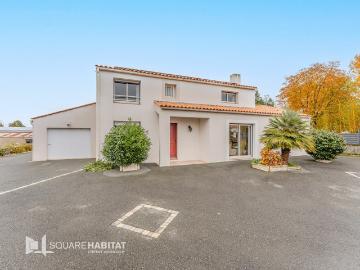 Maison à vendre à 85190, Vendée - Parking