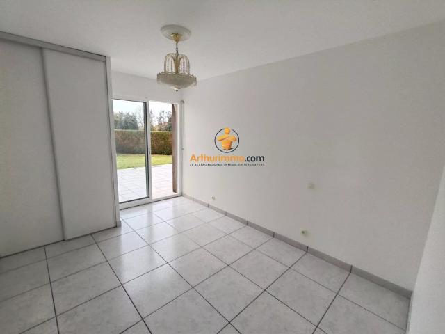 Maison 5 pièces, 141 m² à louer à Buros 64160