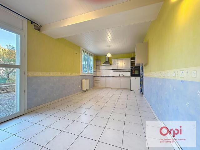 Maison 5 pièces, 142 m² à louer à Domérat 03410