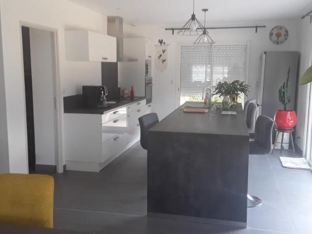 Maison 5 pièces, 158 m² à louer à Saint Marcel lès Valence 26320