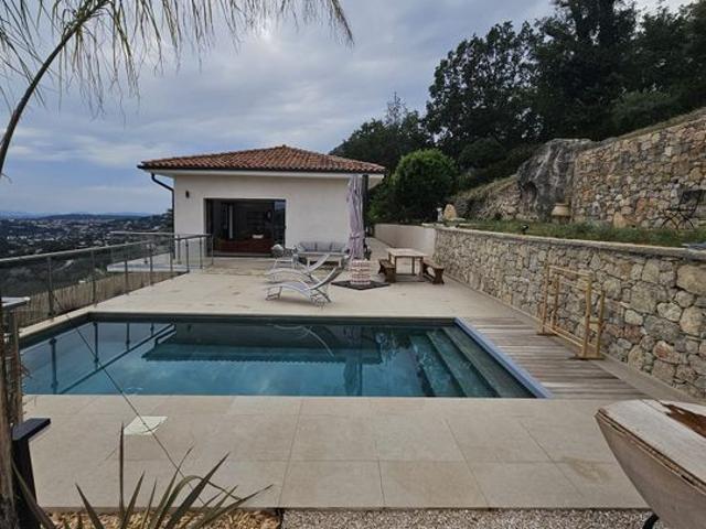 Maison 5 pièces, 150 m² à louer à Saint Jeannet 06640