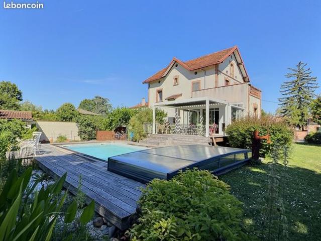 Maison 5 pièces 215 m²