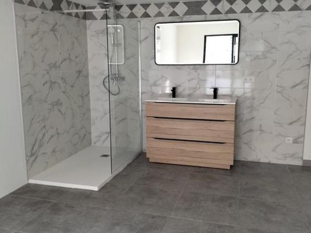 Maison 5 pièces, 165 m² à louer à Rognac 13340