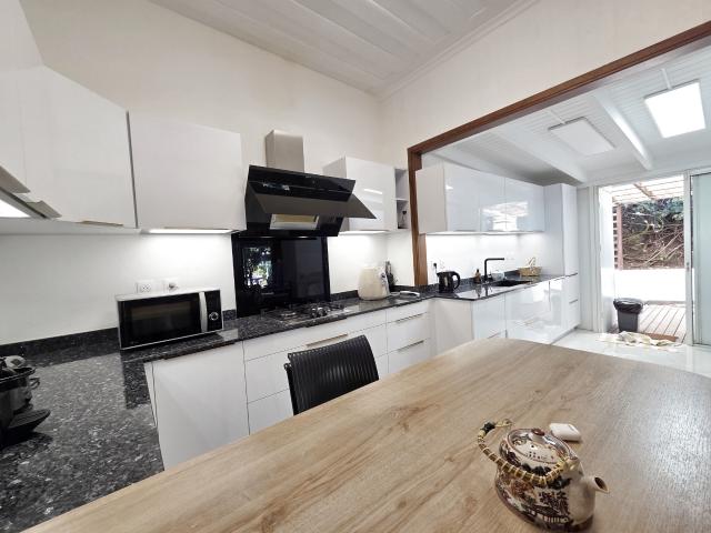 Maison 5 pièces, 163 m² à louer à Saint Denis 97417