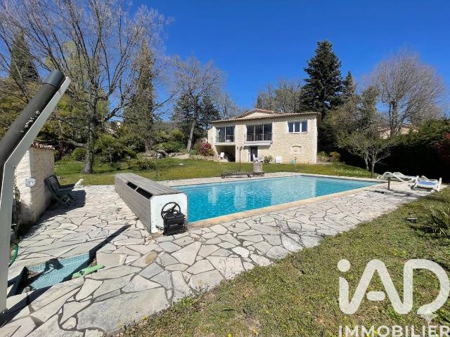Maison 5 pièces 198 m²