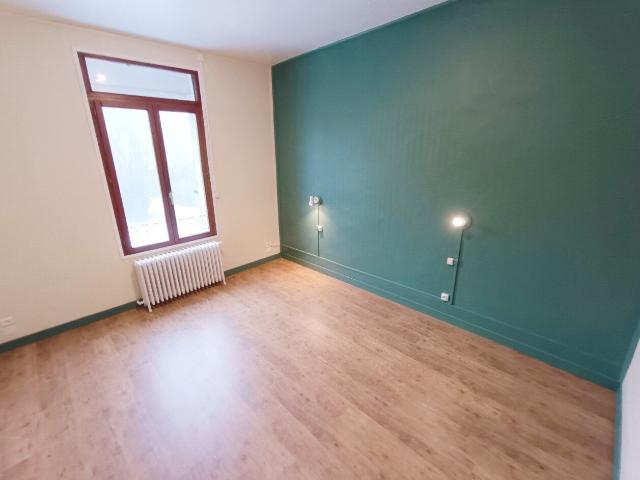 Maison 5 pièces, 179 m² à louer à Vignacourt 80650