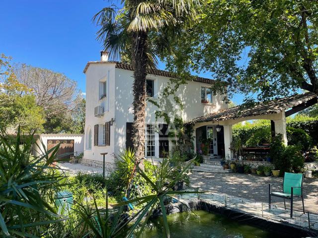 Maison 5 pièces 180 m²