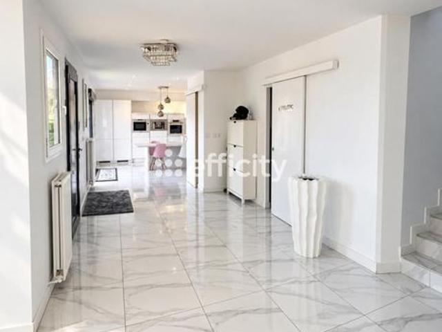 Maison 5 pièces 180 m²