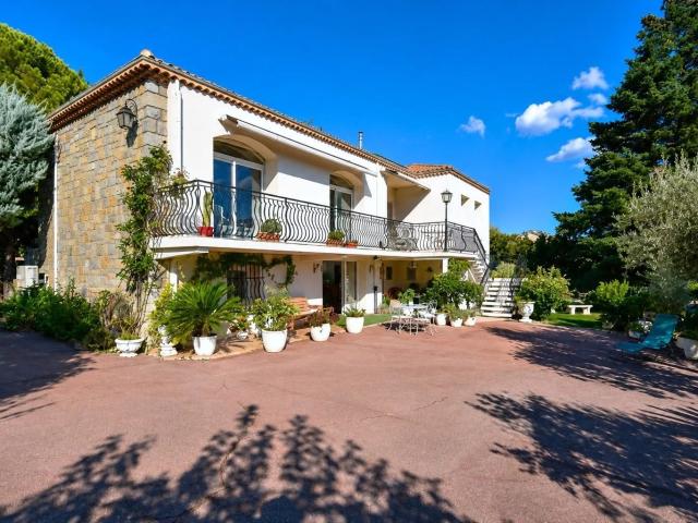 Maison 5 pièces 180 m²